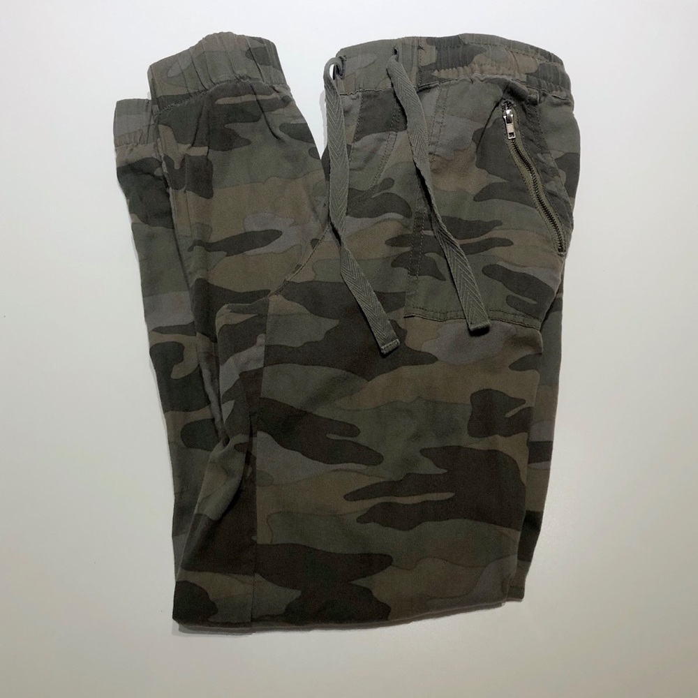 Garage camo joggers size S